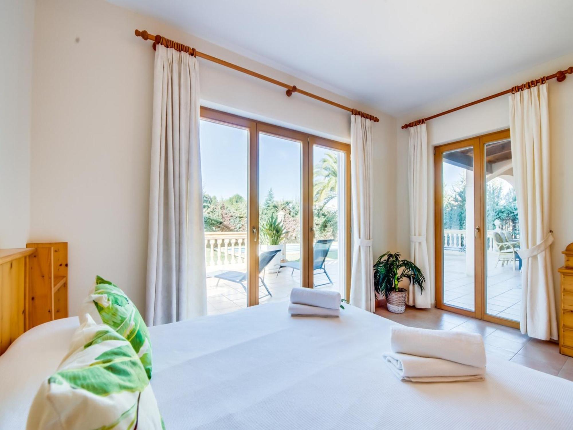 Ferienhaus Elegant With Garden *